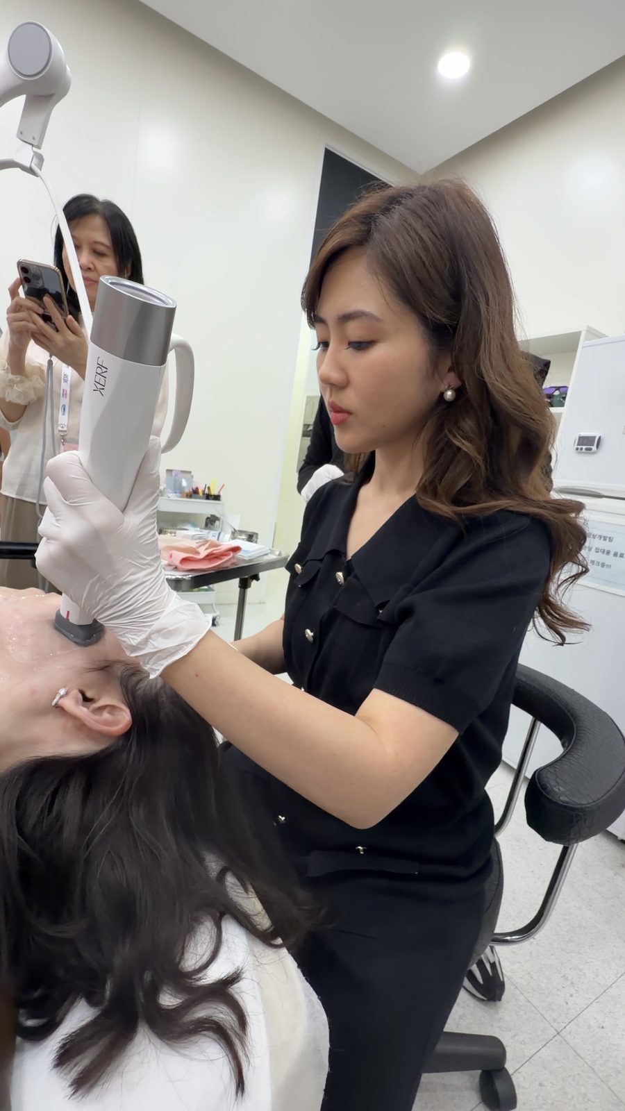 dr. Jesslyn Amelia delivering XERF radiofrequency to the jawline during hands-on clinical training at Cynosure Lutronic, Korea.