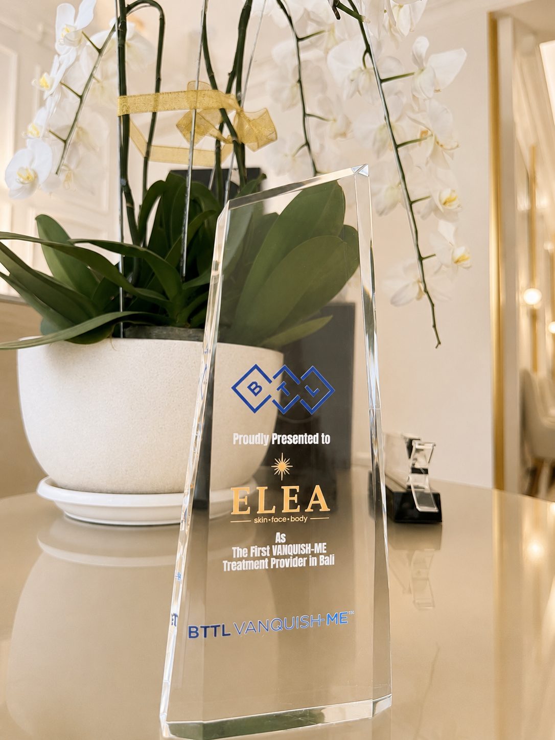 BTTL Vanquish ME trophy presented to Elea Clinic as the first Vanquish-ME treatment provider in Bali